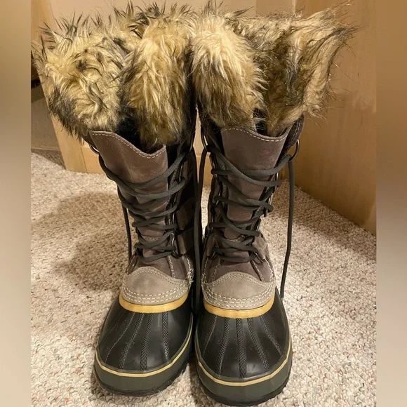 Sorel Black and Tan Fur-Trimmed Winter Boots - Picture 1 of 5